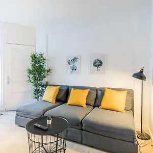Cosy 2-room In Urban Location Apartment