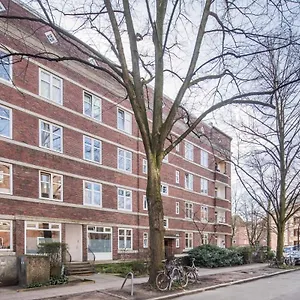 Schickes Zwei Kostenl Parkm Auf Der Strasse Apartment